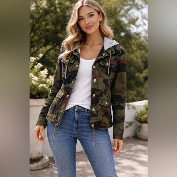 L.L. Bean Jackets & Blazers - L.L. Bean Women's Signature Cropped Utility Hoodie Size XS Camo NWT